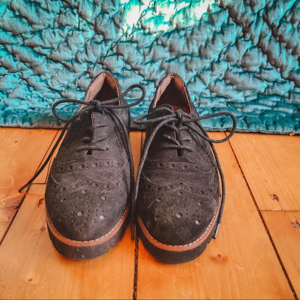 Gorgeous Suede Wing Tipped Shoes